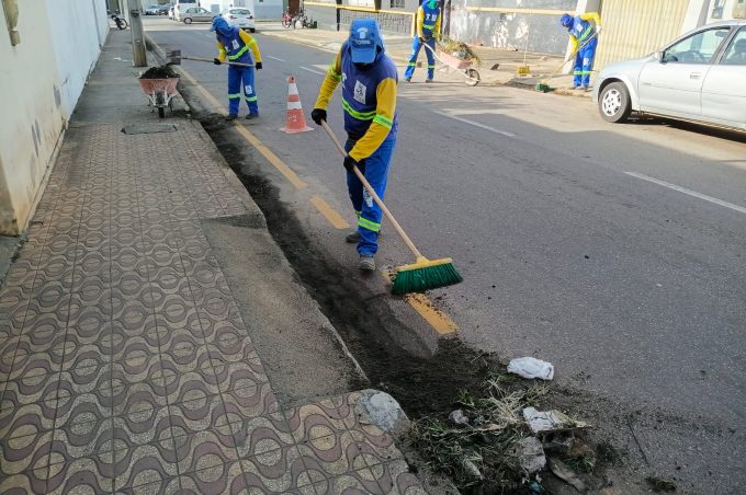 Para garantir uma cidade segura e organizada, mutirões de limpeza e poda de árvores seguem por toda a cidade