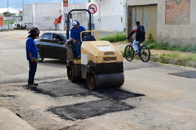 Com tempo firme, Operação Tapa-Buraco volta a ser intensificada em diversos pontos de Vitória da Conquista