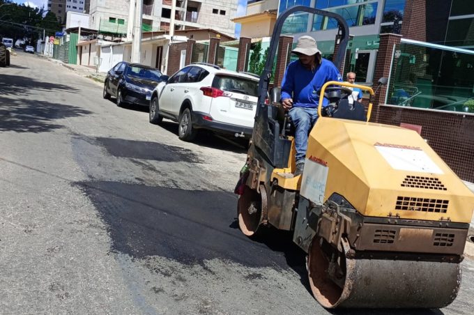 Operação Tapa-Buraco conserta pavimento asfáltico em dez vias nesta quarta-feira