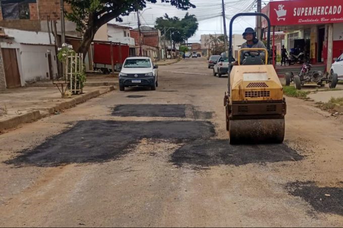 Operação Tapa-Buraco é intensificada para recuperação de danos causados pelas chuvas em Vitória da Conquista
