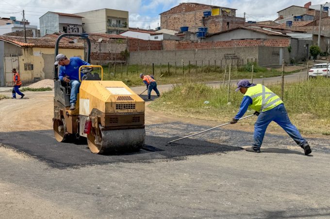 Operação Tapa-Buraco melhora condições de tráfego e segurança em diferentes pontos da cidade