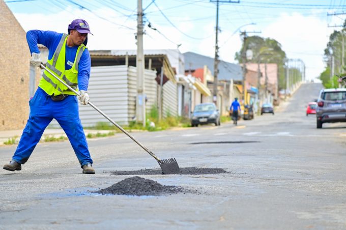 Emurc intensifica Operação Tapa-Buraco em diversas ruas de Vitória da Conquista após período de estiagem