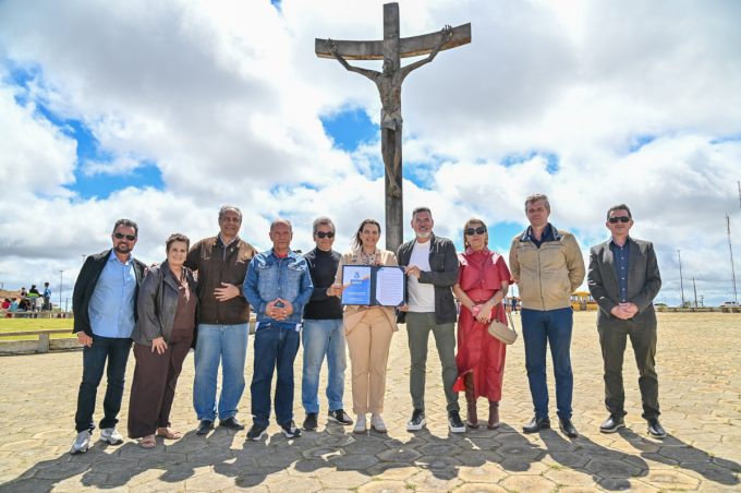 Prefeitura oficializa tombamento do Cristo de Mário Cravo como Patrimônio Histórico, Artístico, Cultural e Paisagístico