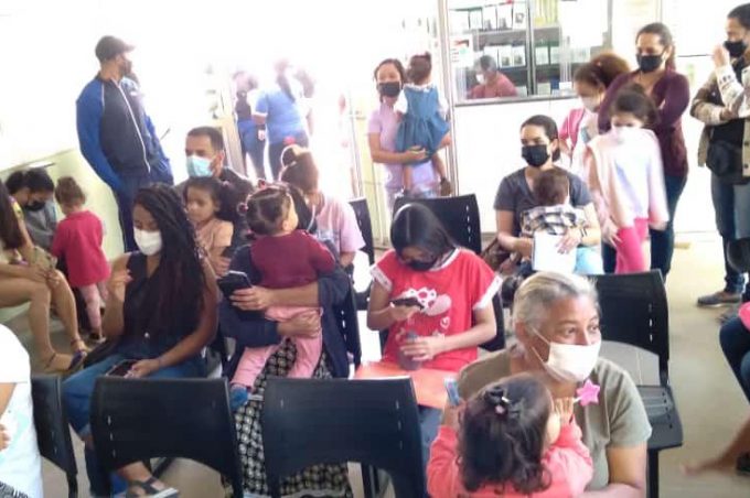 Em Dia D, SMS imuniza 3.019 crianças e adolescentes na sede de Vitória da Conquista. Dados da zona rural estão sendo contabilizados