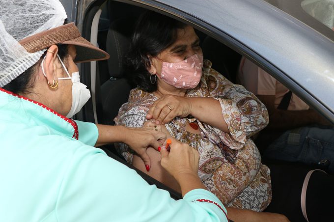 Vacinação contra a Covid-19: 1ª dose para idosos de 63 anos ou mais continua na segunda-feira em Conquista