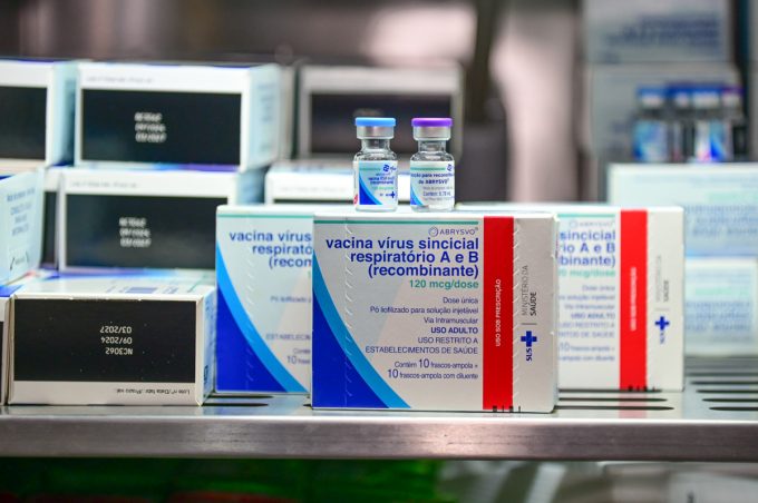 Vitória da Conquista inicia vacinação para gestantes contra Vírus Sincicial Respiratório