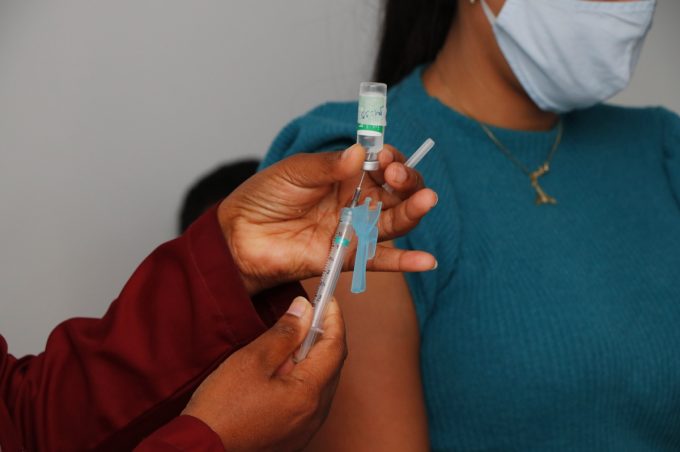 SMS aumenta para 14 os pontos de vacinação da 2ª dose de vacina contra Covid, incluindo 12 unidades de saúde