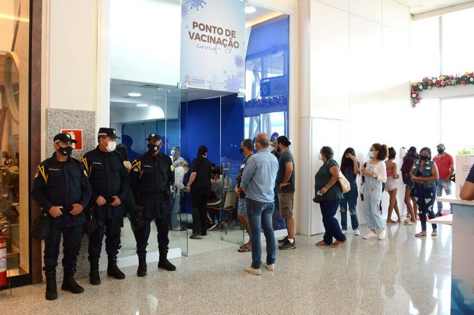 Quinta-feira tem vacinação com 3ª e 4ª dose no Boulevard Shopping