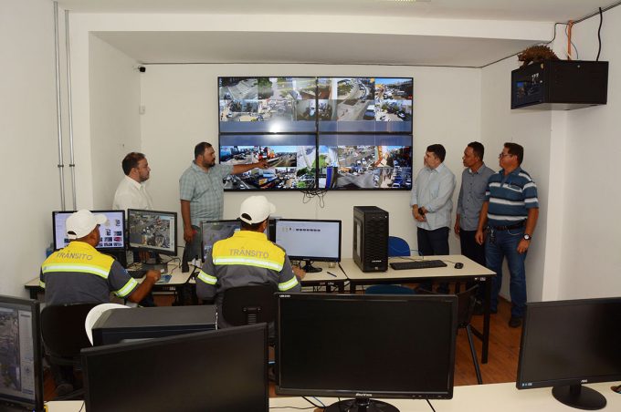 Central de Videomonitoramento recebe visita de vereadores municipais
