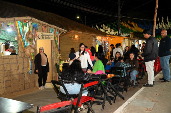 Com diversidade de opções, Praça de Alimentação do Arraiá da Conquista satisfaz paladares e gera renda
