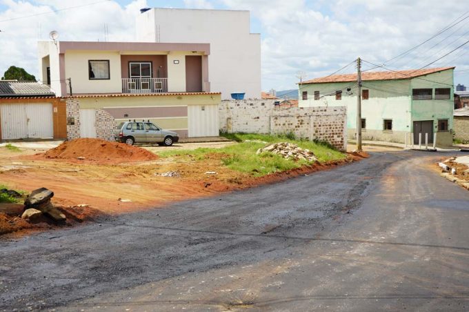 Governo Municipal atende demanda dos moradores do Iracema e pavimenta trecho da Rua Oscar Freire