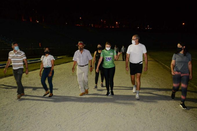 Prefeitura amplia horário para caminhada e prática de atletismo no Lomantão