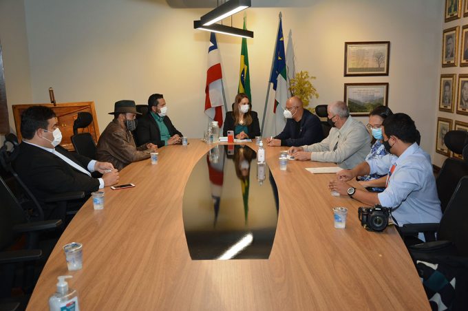 Prefeita conhece projetos ecológicos e sociais do Centro Espírita União do Vegetal