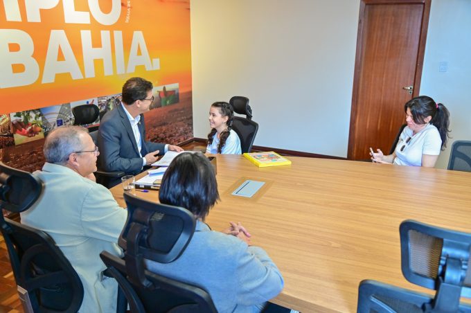 Projeto “Alunos em Rede: Exploradores do Futuro” de alunos da Escola Padre Gilberto é apresentado ao Governo Municipal