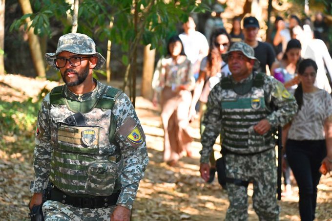 Estudantes da Ufba visitam Reserva do Poço Escuro em atividade de educação ambiental