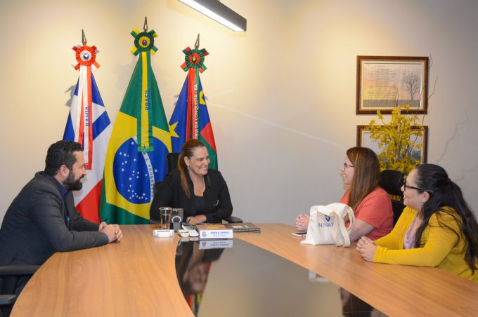 Prefeita Sheila Lemos recebe representantes da Faculdade Uninassau e tratam de parcerias