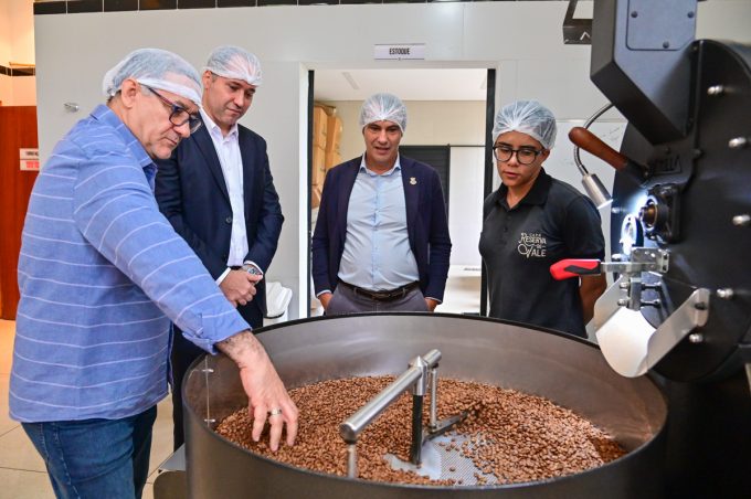 Cônsul-Geral de Portugal conhece a cultura e a história da produção de café no Planalto da Conquista