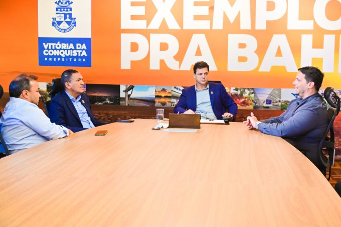 Governo Municipal e Embasa tratam da prestação de serviço da empresa em Vitória da Conquista