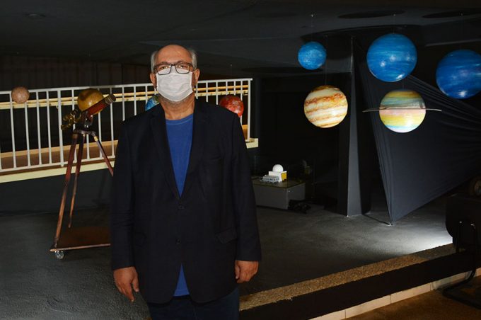 Novo secretário de Educação conhece planetário e fala em ampliar acesso da comunidade ao equipamento