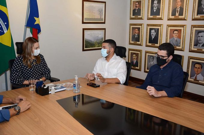 Representantes da Juventude Democratas visitam a prefeita Sheila Lemos