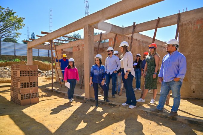 Governo Municipal vistoria cinco obras em andamento no município. Duas unidades de saúde serão entregues ainda este ano