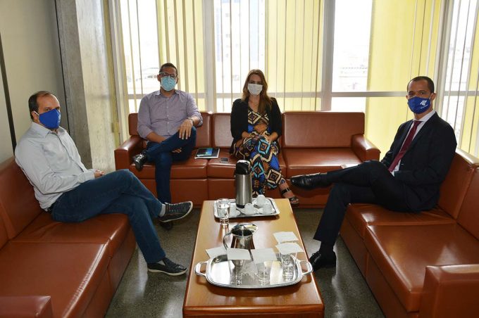 Prefeitura e Receita Federal dialogam sobre bens a serem doados para os serviços de assistência social