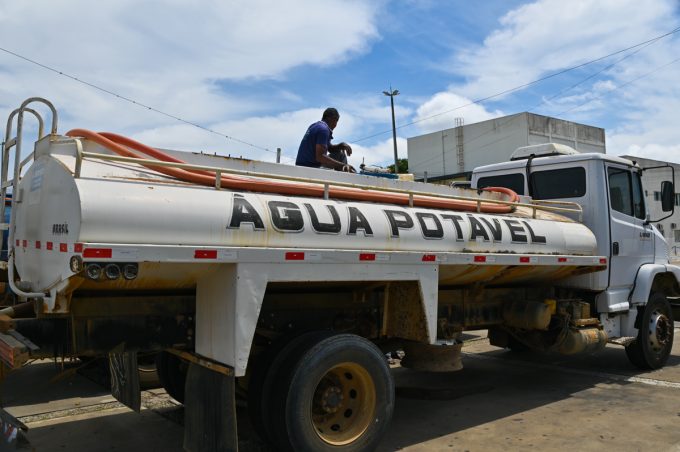 Vigilância Sanitária realiza vistoria em caminhões-pipa para garantir qualidade da água fornecida à população