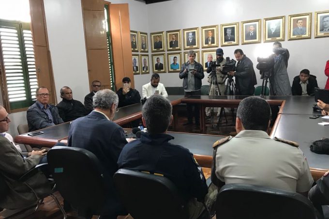 Prefeito concede coletiva de imprensa sobre ações emergenciais