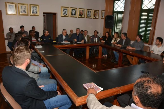 Governo, setores produtivos e autoridades policiais discutem crise de abastecimento