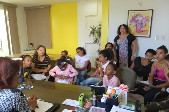 Crianças e adolescentes atendidos pelo Cras Vila América visitam Secretaria Municipal de Desenvolvimento Social