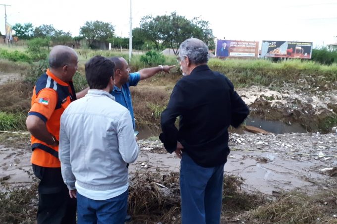 Após chuvas, prefeito acompanha ações de recuperação pela cidade