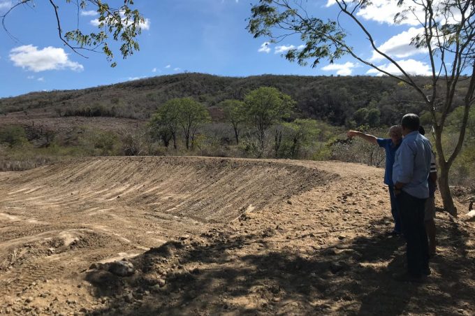 Secretaria de Agricultura e Desenvolvimento Rural recupera açudes na zona rural