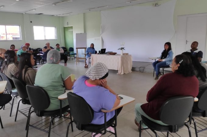 Equipes de higienização e hotelaria do Hospital Esaú Matos participam de oficina de aperfeiçoamento