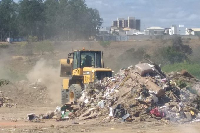 Prefeitura realiza mutirão de limpeza no bairro Recreio