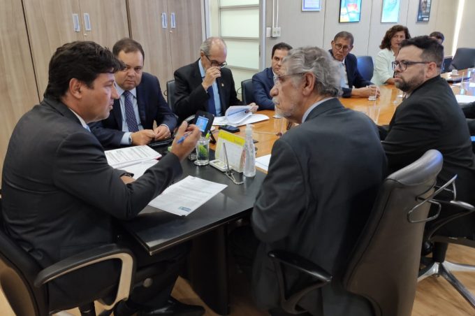 Prefeito se reúne com o Ministro da Saúde para tratar da implantação do Programa Saúde na Hora