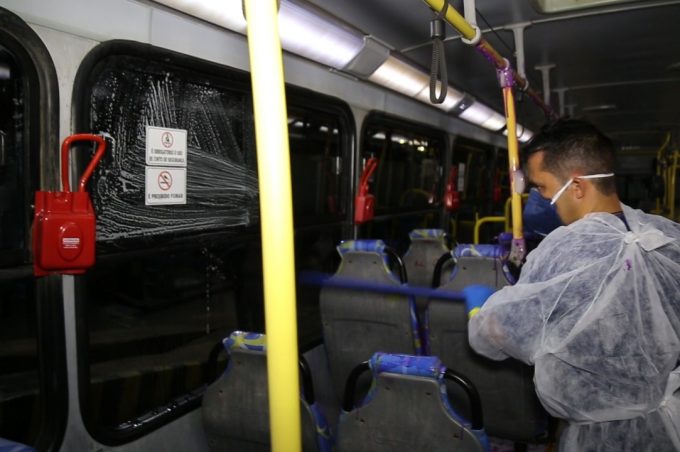 Limpeza Total: Ônibus, terminal da Lauro de Freitas e garagens são higienizados como medida preventiva