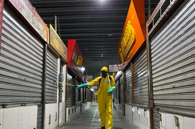 Em parceria com a Teiú, Prefeitura realiza grande higienização em feiras livres, hospital e locais de maior circulação