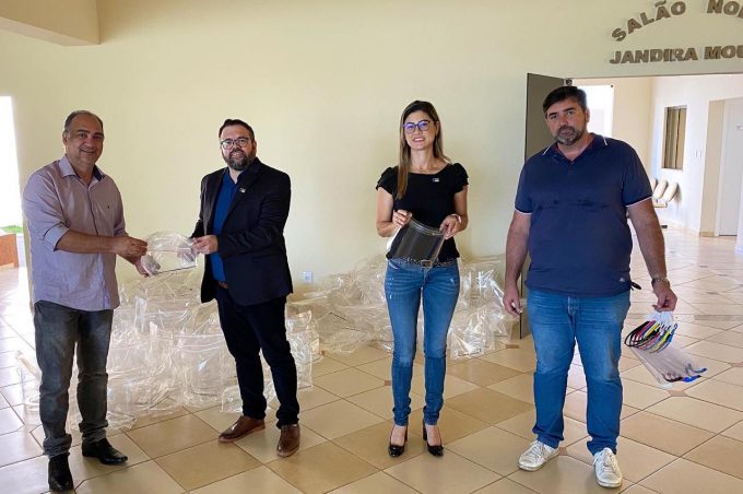 Prefeitura recebe doação de 200 máscaras de acrílico para o enfrentamento do Coronavírus