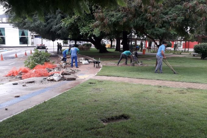 Prefeitura realiza limpeza de vias, após chuvas de ontem (09)