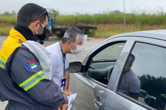 Prefeitura Municipal e Polícia Rodoviária Estadual realizam barreira sanitária de contenção ao coronavírus na BA 263
