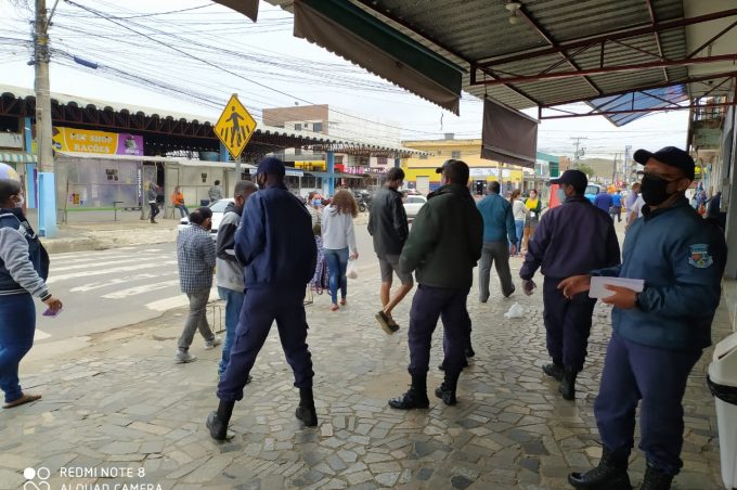 Combate ao coronavírus: Trabalho educativo realizado pelos agentes de Segurança Patrimonial continua em locais de grande circulação de pessoas