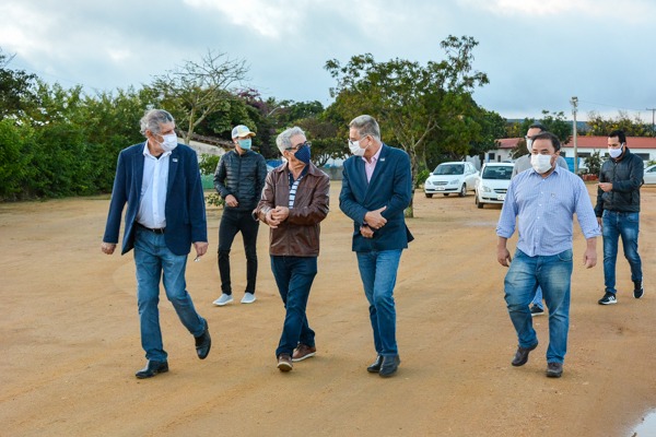 Prefeito Herzem Gusmão e o juiz da Vara da Infância e Juventude, Juvino Brito, vistoriam obras do Novo Programa Conquista Criança e do Complexo de Escuta Protegida