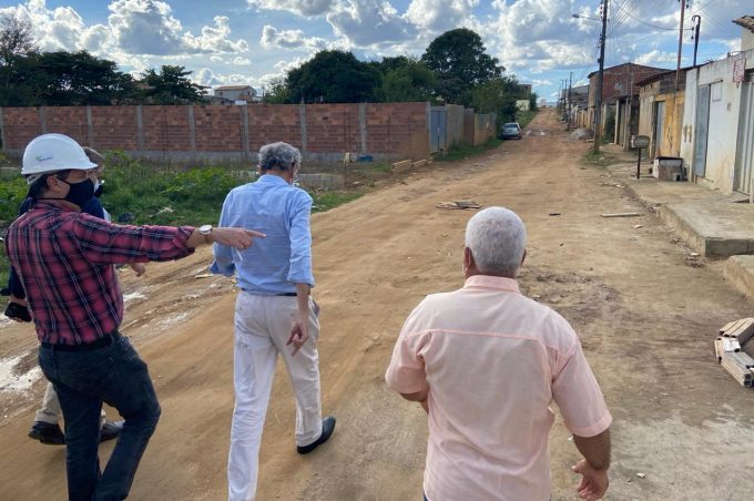Loteamento Renato Magalhães e Conjunto da Vitória se preparam para receber pavimentação