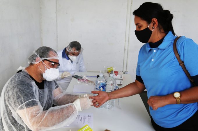 Prefeitura realiza testes para a Covid-19 nos funcionários da Viação Rosa