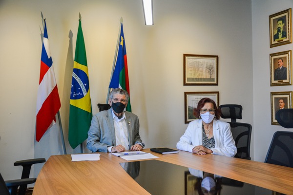 Prefeito e vice-prefeita retornam ao atendimento na sede da Prefeitura Municipal e apresentam gabinete restaurado