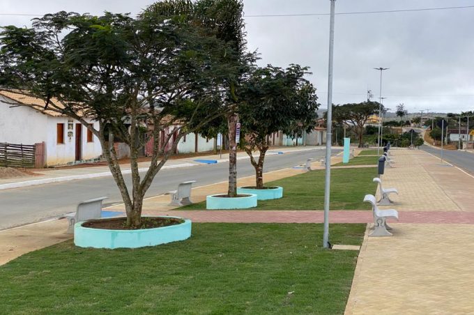 Pavimentação na Zona Rural: Prefeitura finaliza sinalização das vias no povoado de Itaipu e distrito de Bate pé