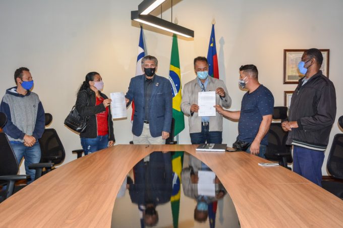 Prefeito assina Ordem de Serviço para padronização das barracas e acessibilidade na Ceasa