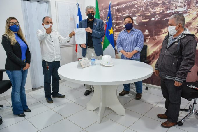 Drenagem e pavimentação: Ordem de Serviço para as obras do Nossa Senhora Aparecida é assinada