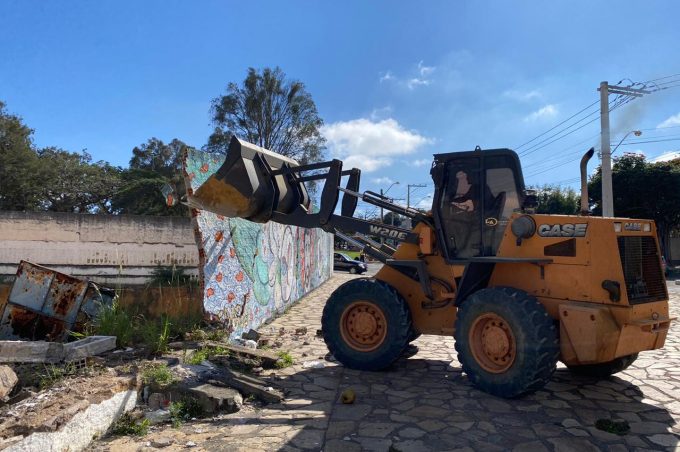 Espaço público de lazer vai ocupar lugar do antigo Clube Social Conquista; muro começou a ser demolido na manhã de hoje (20)