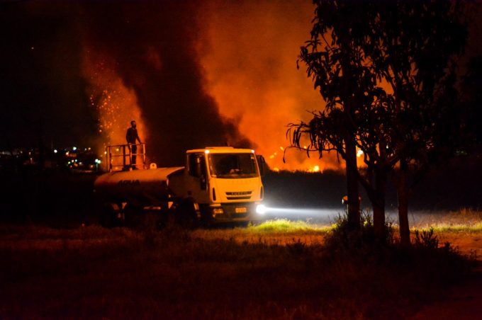 Lagoa das Bateias: força-tarefa da Prefeitura atua no combate a incêndio